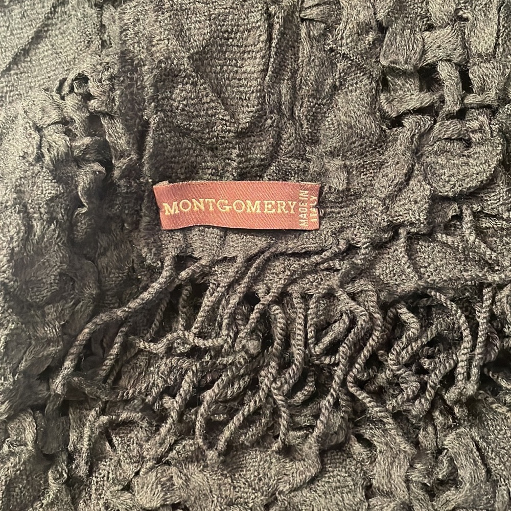 Montgomery scarf